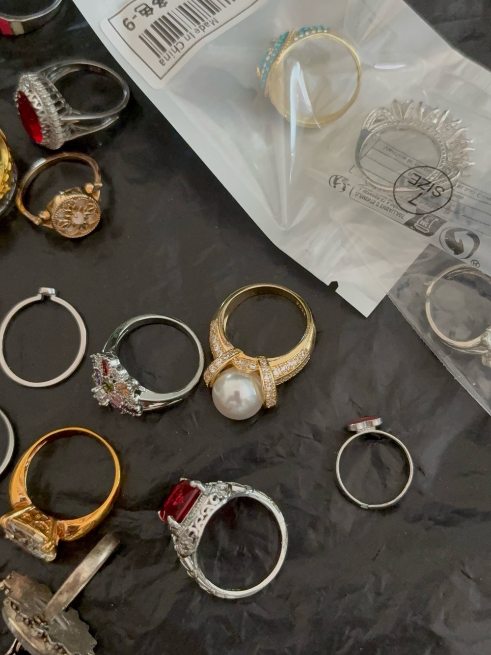 :30 + rings, all colors. Silver tone , gold tone , pearls etc - Picture 5 of 6